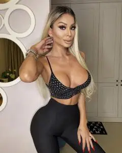 Chica escort en Málaga: SIMO chica elegante