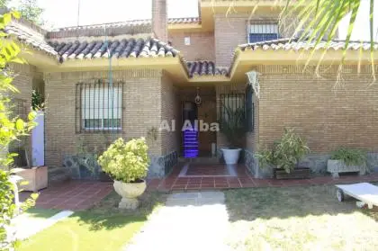 Plazas en Sevilla: PLAZA LIBRE GRAN OPORTUNIDAD EN CHALET DE LUJO EN EN TOMARES😎❤ GANA...