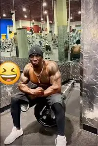 Chaperos - Escorts hombres en Madrid: Roberto un africano de África chico de gimnasio