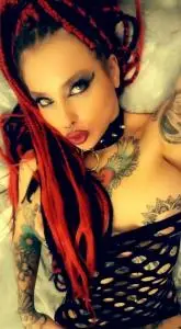 Chicas escorts en Madrid: DIANA PELIRROJA SUPER TATUADA ROCKERA ALTERNATIVA