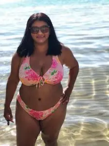 Masaje no sexual en Alicante: Yuren tu morenita 