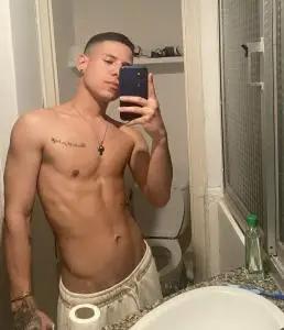 Chaperos - Escorts hombres en Barcelona: Joven colombiano