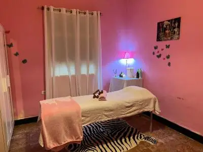 Chicas escorts en Tenerife: Clara House masajes maravillosas masajistas