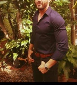 Escort en Murcia: Chico de compañía para parejas y mujeres