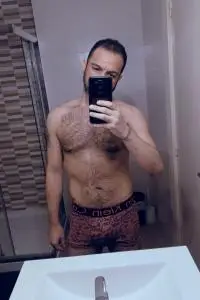 Hombre de compañía en Salamanca: Masculino  real masajes , compañía y mas ....