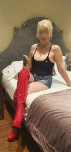 Masaje no erótico en Málaga: TE GUSTAN LAS MUJERES RUBIAS ESLAVAS?? PUES AQUÍ TIENES UNA CON OJOS VERDES.