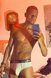 Chaperos - Escorts hombres en Zaragoza: ESCRÍBANME