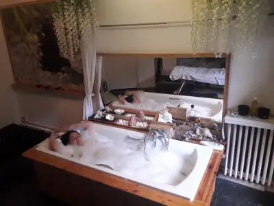 Masajista no erótica en Barcelona: RECIBIR RESET CORPORAL EN AQUATERAPIA