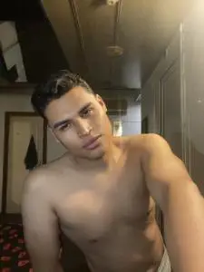 Chaperos - Escorts hombres en Valencia: Kevin de paso por Valencia