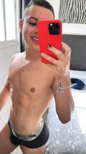 Chaperos - Escorts hombres en Valencia: ESTEBAN CHICO LATINO DIVERTIDO Y CARIÑOSO EN VALENCIA