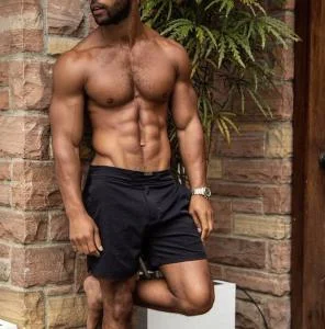 Chaperos - Escorts hombres en Madrid: Unicamente atiendo MUJERES