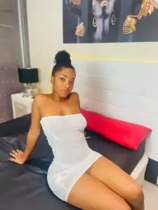 Masajes eroticos en Madrid: MÓNICA JOVENCITA MODELO GUAPA ALTA SALIDA 24H