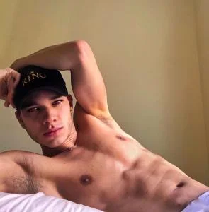 Chaperos - Escorts hombres en Madrid: Me llamo Leo. Https://onlyfans.com/leofficial7