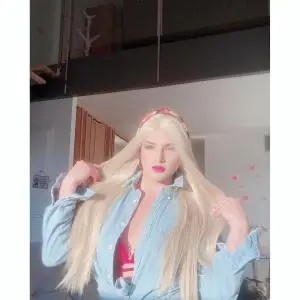 Travestis en Granada: PRECIOSA RUBIA FEMENINA, EDUCADA CON MUCHA CLASE.