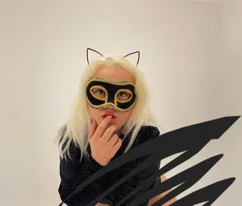 Chicas escorts en Madrid: María Tu    Lucero/Laguna AIRE ACONDICIONADO y te invito a  ;)