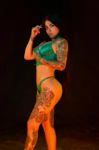 Chicas escorts en Madrid: Latina tatuada nueva en la zona