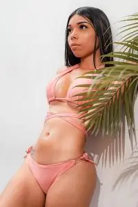 Chicas escorts en Alicante: LAURA, JOVENCITA COLOMBIANA COMPAÑÍA DE LUJO EN ALICANTE, QUIERES ?