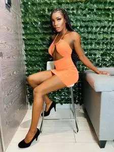 Masaje no erótico en Madrid: ÁFRICA UNA MUJER GUAPA ATRACTIVA CARIÑOSA 24H