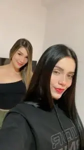 Chicas escorts en Alicante: Grupo de amiguitas en el centro ** luna**