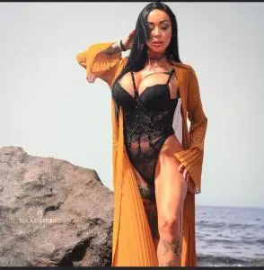 Chicas escorts en Madrid: Saray tu masajista