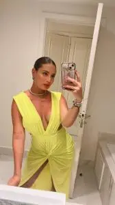Chicas escorts en Valencia: SI BUSCAS UN TRATO CARIÑOSO ESTOY AQUI LLAMAME ESTOY 24 HORAS ME LLAMO GABY