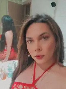 Travestis en Madrid: Claudia latina masajista profesional con experiencia