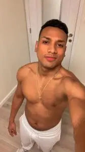 Escort hombre en Barcelona: CHICO JOVEN DISPONIBLE CON GANAS DE SALIR A DIVERTIRSE