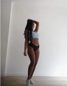 Chicas escorts en Valencia: HALY CARIÑOSA Y COMPROMETIDA JOVEN