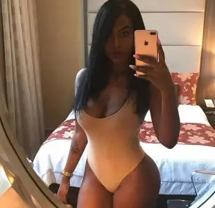 Masaje no sexual en Navarra: Hermosa y real Sofía de paso por Pamplona