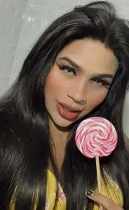 Travestis en Málaga: Hola mis amores por acá novedad jovencita aprovechen GRANDE pocos dias