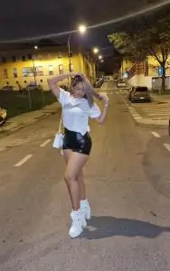 Chicas escorts en Las Palmas: Victoria elegante y divertida 24 años