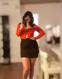 Chicas escorts en Barcelona: Secretaria !Solo salidas!Caballeros,parejas y  si te gusta